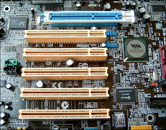 AGP und PCI Slots