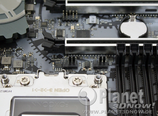 ASRock X399 Taichi: Layout