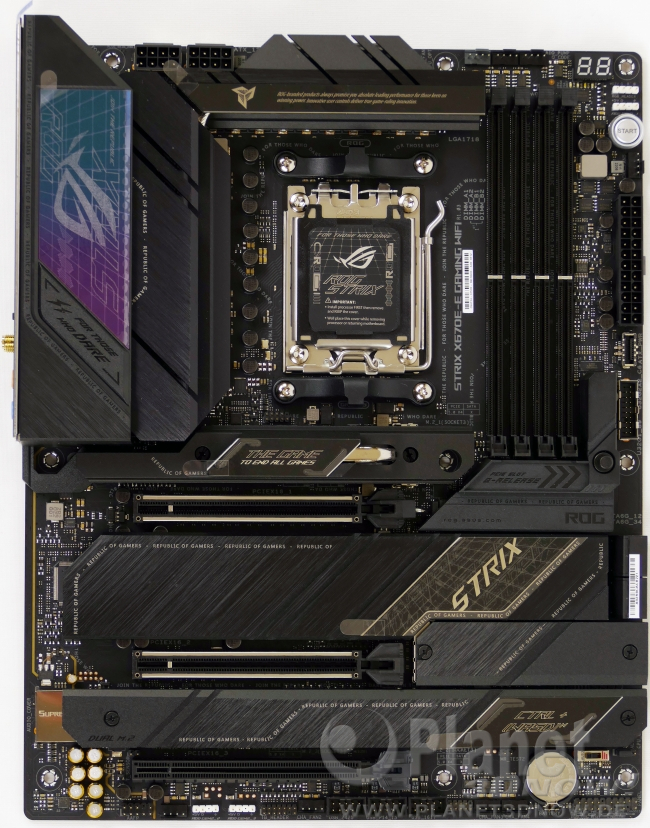 ASUS ROG Strix X670E-E Gaming WiFi: Layout