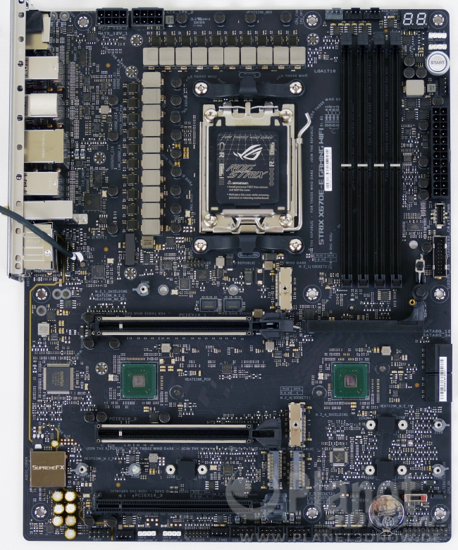 ASUS ROG Strix X670E-E Gaming WiFi: Layout