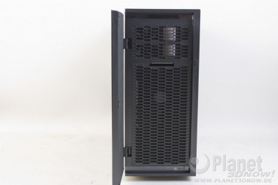 Cooler Master Silencio 452: Fronttür geöffnet