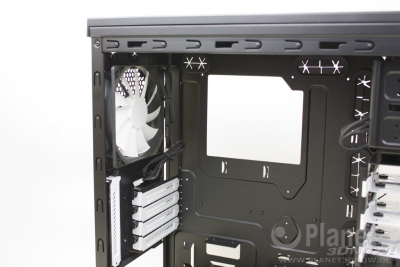 Fractal Design Arc Mini R2 - Rückseite innen mit Lüfter