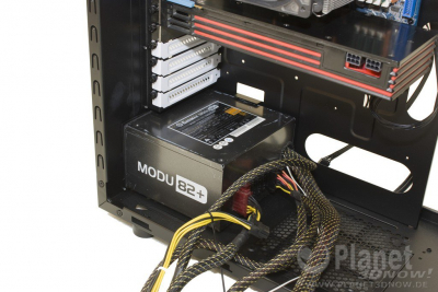 Fractal Design Core 3300 mit eingebautem Netzteil